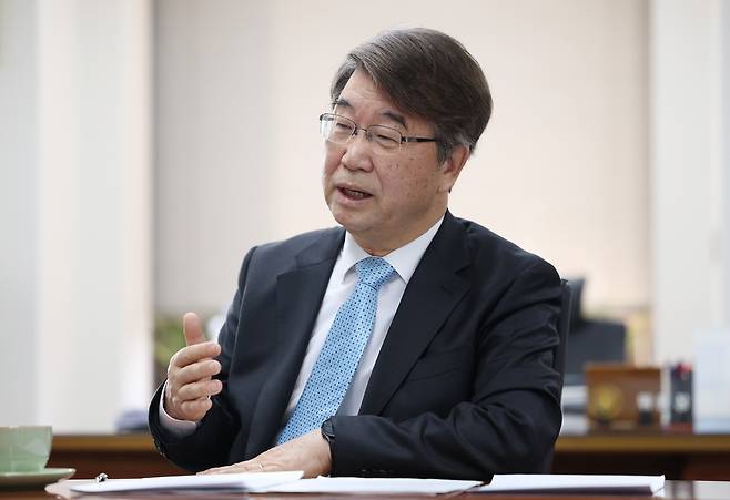 김지형 경사노위 위원장 (서울=연합뉴스) 신준희 기자 = 김지형 경제사회노동위원회(경사노위) 위원장이 연합뉴스와 인터뷰하고 있다.