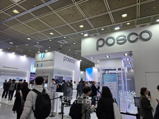 11일 서울 삼성동 코엑스에 개최된 '인터배터리 2026' 포스코그룹 부스 전경. / 사진=김재훈 기자