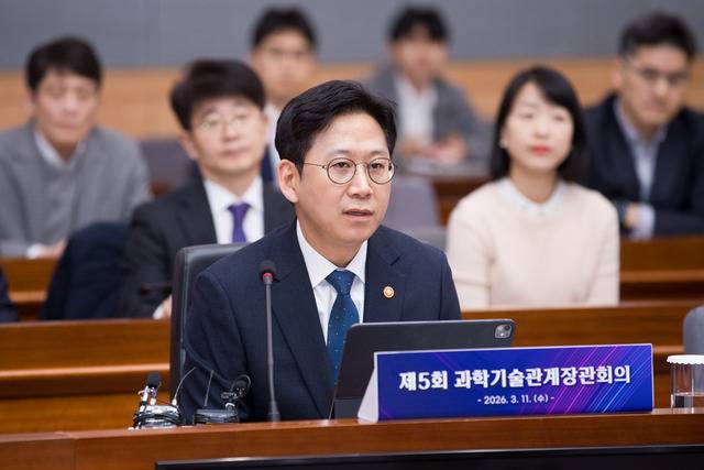 배경훈 부총리 겸 과학기술정보통신부 장관이 11일 정부서울청사 별관에서 열린 ‘제5회 과학기술관계장관회의’ 를 주재하고 있다. 과기정통부 제공