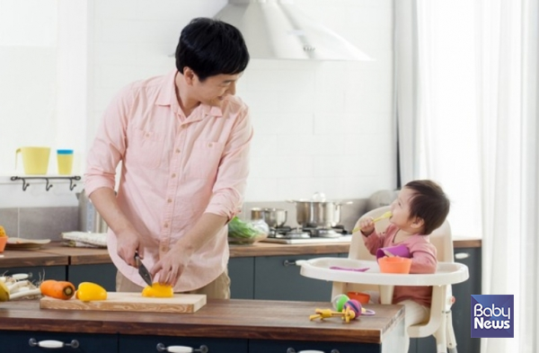 전주시가 남성 육아휴직자를 대상으로 최대 90만원의 장려금을 지급한다. ⓒ베이비뉴스