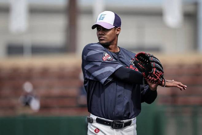 올 시즌 롯데자이언츠의 운명읠 좌우할 외국인투수 엘빈 로드리게스. 사진=롯데자이언츠