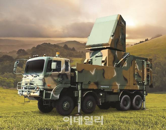 한화시스템이 개발 및 양산한 천궁-II 다기능레이다(MFR).(사진=한화시스템)
