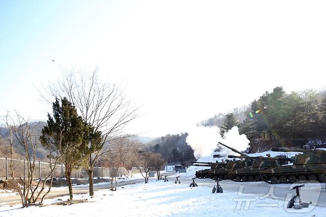 강원 화천의 한 작전지역에서 태양포병대대가 K9자주포 포탄사격을 실시하며 화력전투태세를 점검하고 있다.(육군 2포병여단 제공, 재판매 및 DB금지) 2026.1.2 ⓒ 뉴스1 한귀섭 기자