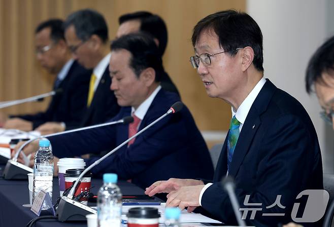 이찬진 금융감독원장이 26일 오후 서울 종로구 생명보험교육문화센터에서 열린 보험회사 CEO 간담회에서 발언하고 있다. 2026.2.26 ⓒ 뉴스1 이광호 기자