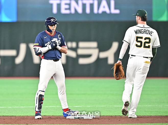 대한민국 야구대표팀의 이정후가 9일 일본 도쿄 도쿄돔에서 열린 2026 WBC 조별리그 호주와의 경기 3회초 무사 2루 상황에서 1타점 2루타를 세리머니를 하고 있다. 도쿄(일본) | 박진업 기자 upandup@sportsseoul.com
