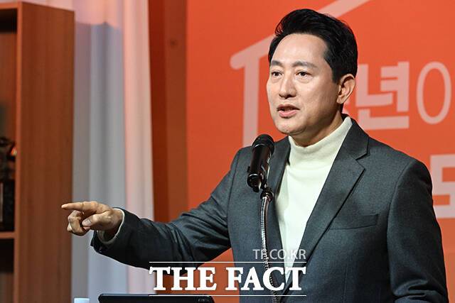 오세훈 서울시장이 10일 오후 서울 중구 서울갤러리에서 열린 '서울 청년 홈&잡 페어'에 참석해 청년주거 안정 대책 발표에 앞서 모두발언을 하고 있다. /김성렬 기자