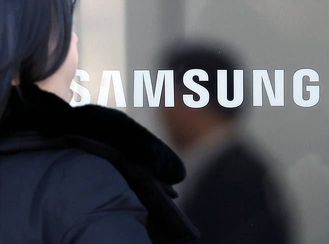 서울 서초구 서초대로 삼성전자 서초사옥에서 직원 등이 오가고 있다. 2026.1.8 ⓒ 뉴스1