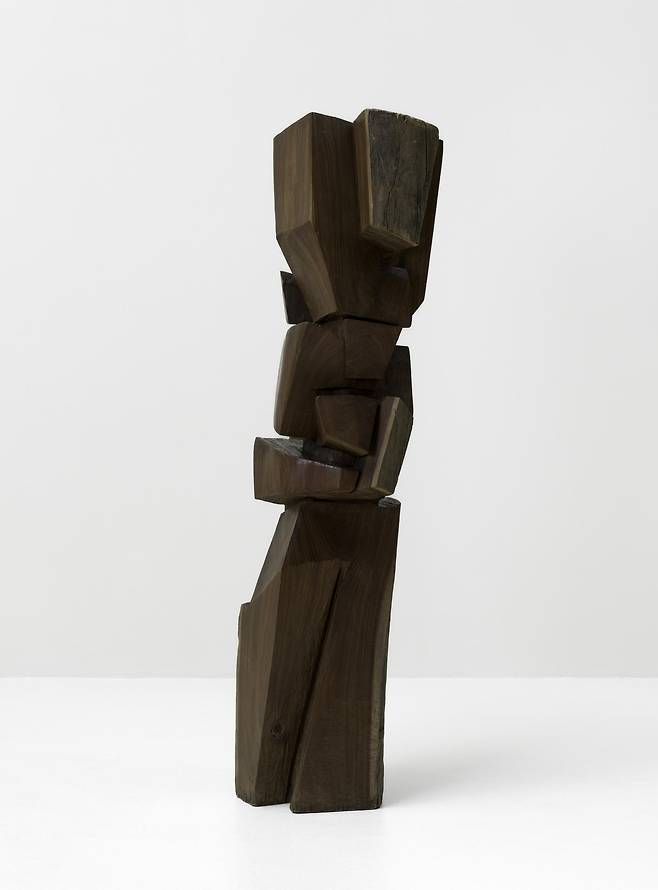 미국 뉴욕 구겐하임 미술관에 소장된 김윤신의 ‘합이합일 분이분일 1987-88’. 호암미술관 제공