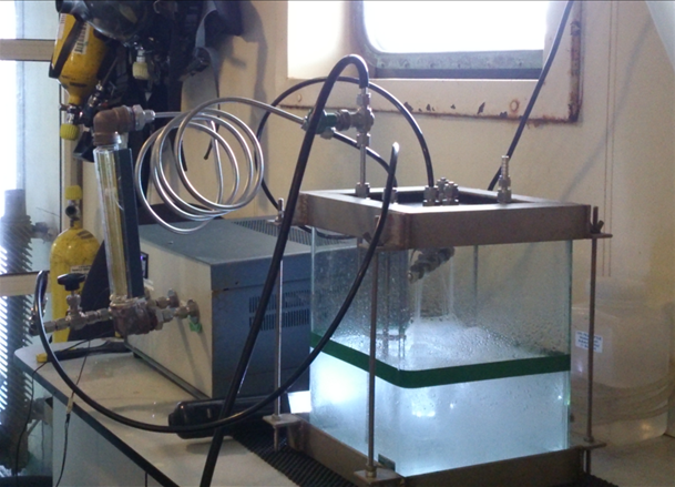 해염 에어로졸 생성 실험 장비. 연구팀은 이 장비로 해빙, 멜트폰드, 바닷물에서 각각 미세입자가 만들어지는 과정을 재현했다. 극지연 제공