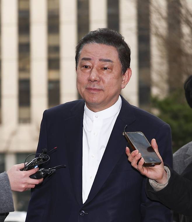 정치자금법 위반 등 각종 비위 의혹을 받는 김병기 무소속 의원이 11일 오전 서울 마포구 공공범죄수사대에서 열린 3차 피의자 조사에 출석하고 있다. 뉴시스