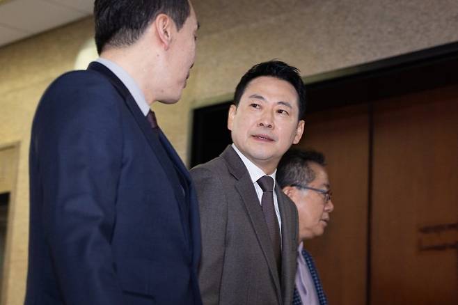 장동혁 국민의힘 대표와 김민수 최고위원(왼쪽) 등 지도부가 지난 2일 서울 여의도 국회에서 열린 최고위원회의에 참석하고 있다. /사진=뉴스1