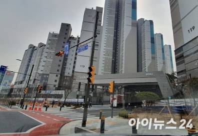 서울특별시 성북구 길음동에 위치한 대단지 아파트 '래미안센터피스'가 전용 84㎡는 17억~19억 원 수준에 거래되며 신고가를 찍고있다. [사진=김민지 기자]