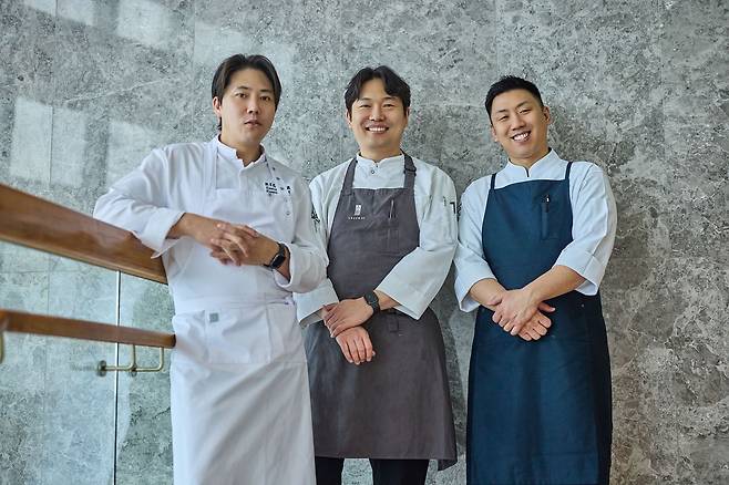 정월대보름을 맞아 '달을 나누는 잔치'를 준비한 한식 셰프 3인. 사진 왼쪽부터 전광식(비채나), 엄태철(소설한남), 박주은(레스토랑 주은) 셰프. 사진 가온소사이어티