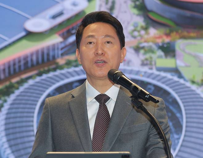 오세훈 서울시장이 11일 서울시청 지하 서울갤러리에서 열린 잠실 MICE 기자설명회에 발언하고 있다. 연합뉴스