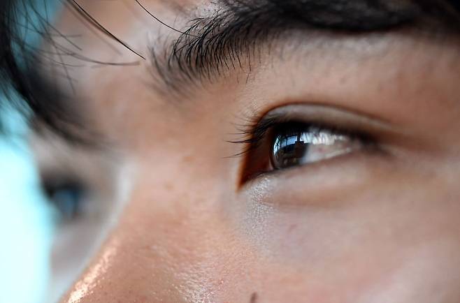 탈북민 김금성(22)씨가 11일 서울 모처에서 국민일보와 인터뷰하고 있다. 김씨와 함께 탈북한 어머니는 2025년 1월 미얀마 국경을 넘으려다 중국 공안에 체포돼 1년 넘게 구금돼있다. 김씨는 어머니의 강제 북송이 임박했다는 구체적 정황을 확인했다며 관련 단체들에 도움을 호소하고 있다. 최현규 기자