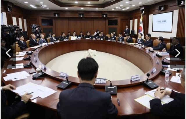 김민석 국무총리가 지난달 26일 서울 종로구 정부서울청사에서 열린 민·관 대테러 업무혁신 TF 2차 전체회의에서 발언하고 있다. 연합뉴스