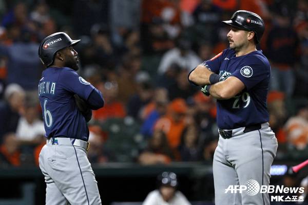 아로자레나와 롤리는 WBC가 끝나면 다시 동료가 된다. 사진=ⓒAFPBBNews = News1