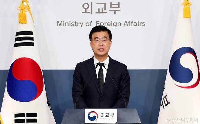 [서울=뉴시스] 추상철 기자 = 이재웅 외교부 대변인이 18일 오후 서울 종로구 정부서울청사에서 정례브리핑을 하고 있다. 2025.11.18.