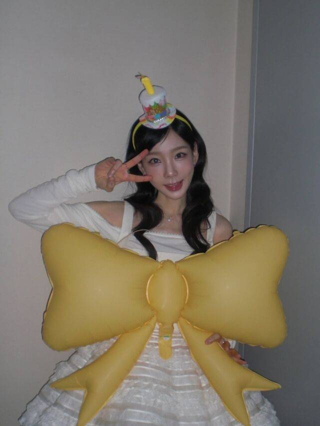 태연이 생일을 맞아 팬들과 특별한 순간을 공유했다. / 태연 SNS