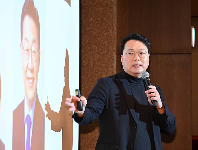 천하람 개혁신당 원내대표가 11일 오전 서울 중구 더 플라자 호텔 루비홀에서 열린 미래리더스포럼 3월 초청강연에 참석해 강연을 하고 있다.  이상섭 기자