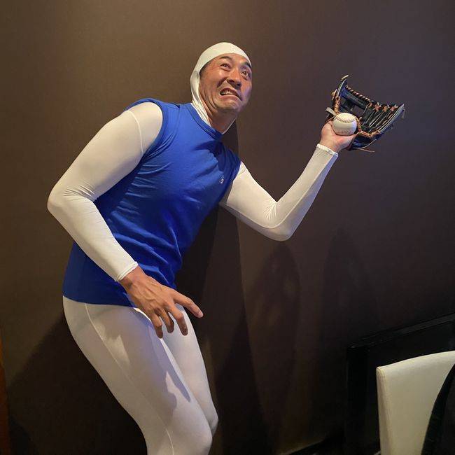 G.G. 사토가 2021년 열린 도쿄 올림픽 때 베이징 올림픽 시절 자신의 실수 장면을 익살스럽게 재현하고 있다. /G.G. 사토 SNS