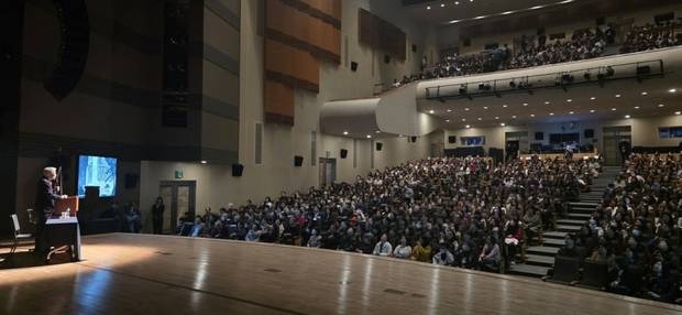 유홍준 국립중앙박물관장이 10일 ‘겸재 정선의 삶과 예술’ 강연을 진행 중이다. 사진 제공=국립중앙박물관