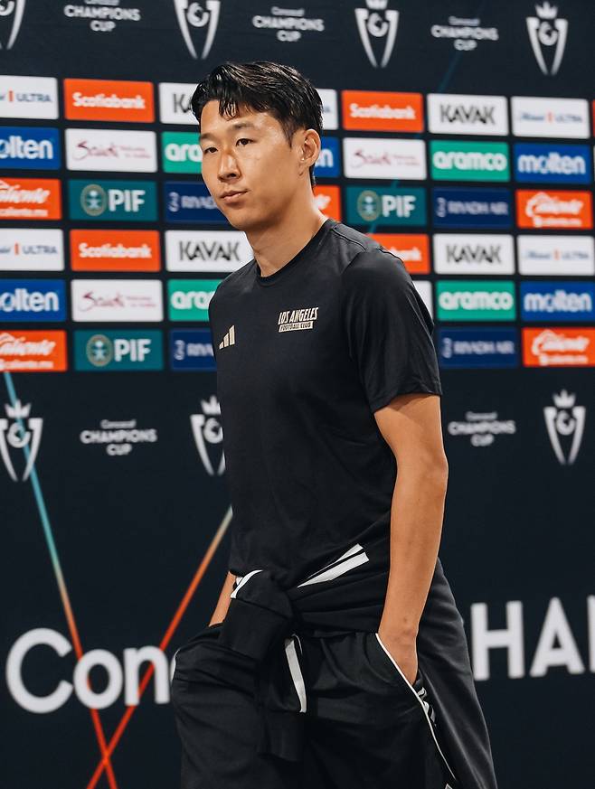 LAFC 손흥민이 11일(한국시간) BMO스타디움서 열린 알라후엘렌세와 챔피언스컵 16강 1차전 홈경기 직전 라커룸으로 들어가고 있다. 사진출처｜LAFC 페이스북