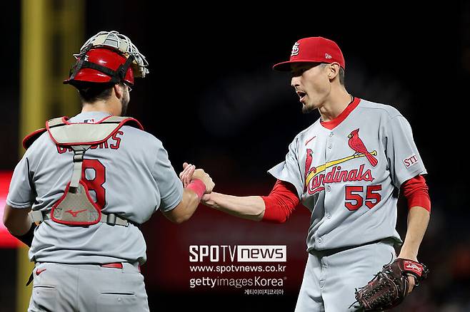 ▲ 라일리 오브라이언(오른쪽).&nbsp;한국계 메이저리거인 오브라이언은 류지현 감독이 이끄는 2026 월드베이스볼클래식 한국 야구 대표팀에 선발됐다가 종아리 부상으로 낙마했다. 이후 부상 회복을 마치고 메이저리그 시범경기에 출전 중이다. 대표팀 투수 손주영의 부상으로 류지현호 재승선 가능성이 높아진 가운데 오브라이언은 시범경기에서 제구 난조를 겪고 있다.&nbsp;