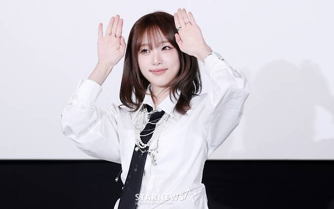 가수 최예나가 11일 서울 강남구 CGV 압구정에서 진행된 다섯 번째 미니 앨범 'LOVE CATCHER(러브 캐처)' 발매 기념 기자간담회에서 포즈를 취하고 있다. /2026.03.11 /사진=김휘선 hwijpg@