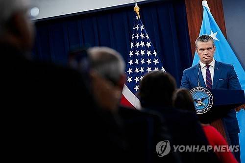 브리핑하는 피트 헤그세스 국방장관  [로이터=연합뉴스 자료사진. 재판매 및 DB 금지]
