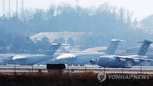 오산기지 대기 중인 미군 수송기 연합뉴스 자료 사진