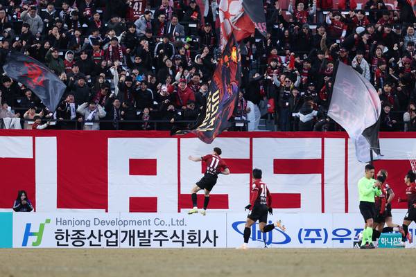 프로축구 K리그1 부천FC 1995 갈레고가 지난 7일 대전하나시티즌과의 경기에서 득점한 뒤 기뻐하고 있다./한국프로축구연맹 제공