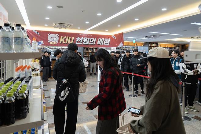 ▲ 경일대는 이번 학기부터 '반값의 점심'과 '천원의 매점' 프로그램을 동시 운영, 재학생들의 경제적 부담 완화와 안정적인 대학 생활을 지원하고 있다. 경일대.