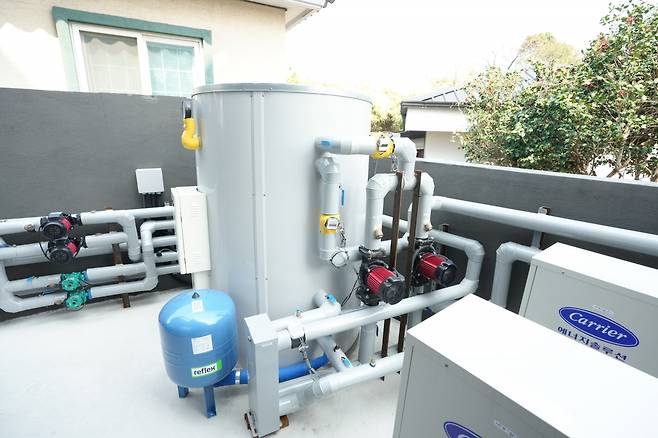 금산로 주택에 설치된 히트펌프.