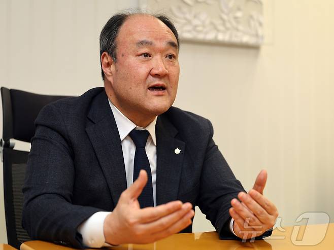 우연철 대한수의사회 회장이 10일 서울 종로구 뉴스1 본사에서 인터뷰를 하고 있다. ⓒ 뉴스1 황기선 기자