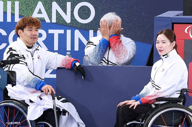 2026 밀라노·코르티나담페초 동계 패럴림픽에서 은메달을 획득한 휠체어컬링 백혜진-이용석 (사진제공=사진공동취재단)