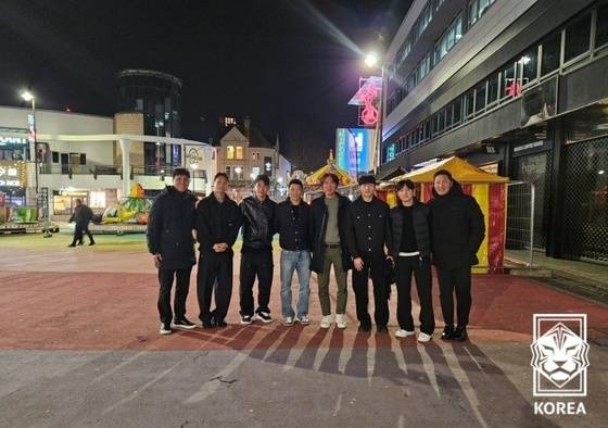 유럽파를 현장에서 체크한 홍명보 감독 (KFA 제공)