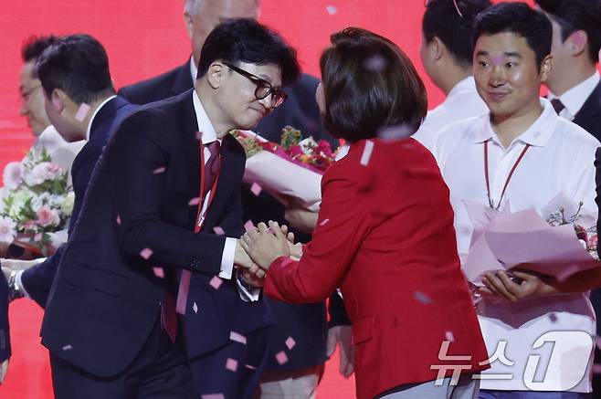 한동훈 전 국민의힘 의원과 나경원 의원. 2024.7.23 ⓒ 뉴스1 안은나 기자