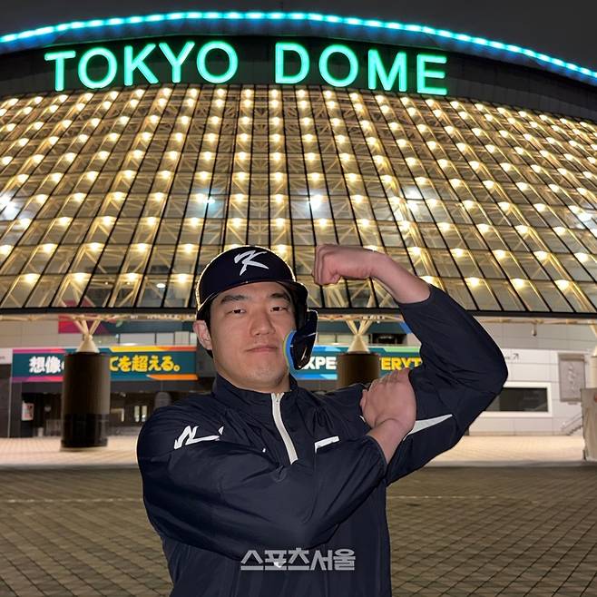 안현민 닮은꼴로 유명한 육튜브가 안현민 포즈를 취하고 있다. 도쿄 | 박연준 기자 duswns0628@sportsseoul.com