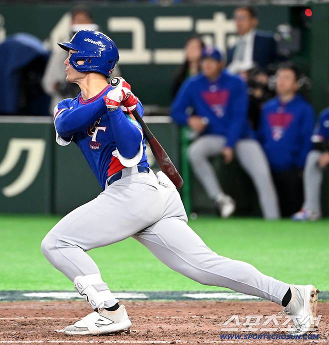 8일 일본 도쿄돔에서 열린 WBC(월드베이스볼클래식) 한국과 대만의 경기, 8회초 2사 2루 대만 페어차일드가 재역전 2점홈런을 치고 있다. 도쿄(일본)=허상욱 기자wook@sportschosun.com/2026.03.08/