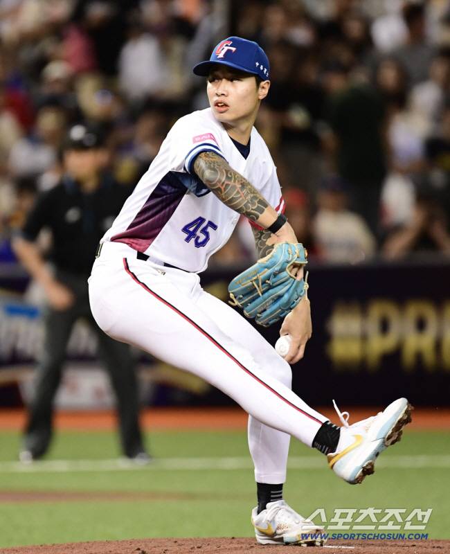 13일 프리미어12 야구대표팀이 대만 타이베이돔구장에서 대만과 경기를 펼쳤다. 투구하는 대만 선발 린위민. 타이베이(대만)=송정헌 기자songs@sportschosun.com/2024.11.13/