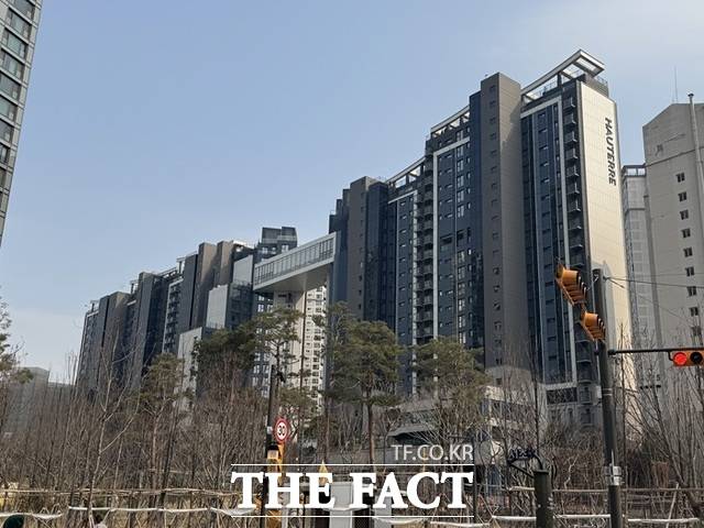 잠원동 일대는 소규모 단지 위주로 재건축이 추진되고 있다. 우선 신반포21차(오티에르반포)는 올해 상반기 입주를 앞두고 있다. 최고 20층, 2개 동, 총 251가구 규모다. 사진은 오티에르반포 전경. /황준익 기자