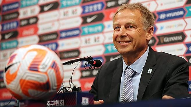 한국 축구 국가대표팀 감독 취임 당시 위르겐 클린스만 전 감독의 모습./뉴시스