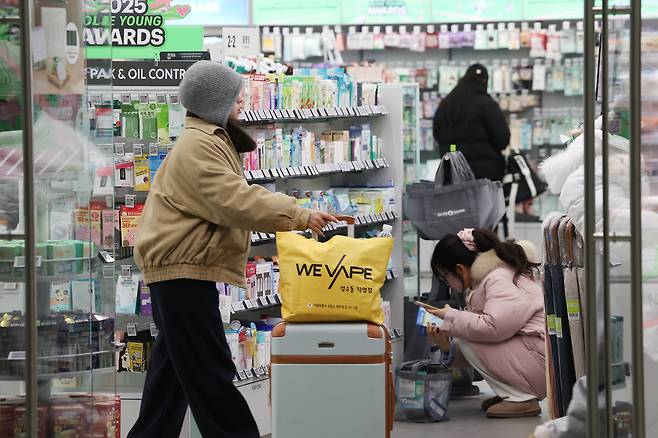 인천 영종도 인천국제공항 한 올리브영 매장의 모습./연합뉴스