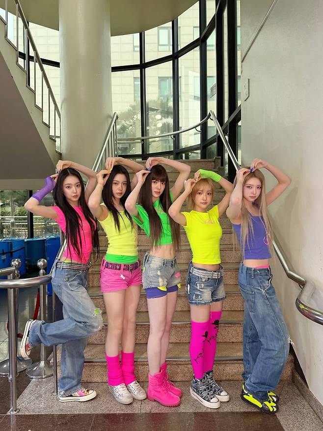 키키 지유의 웨지 슈즈 스타일링. 인스타그램 @kiiikiii.official