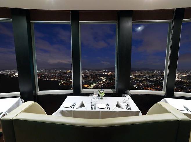 엔그릴 야경ⓒCJ푸드빌