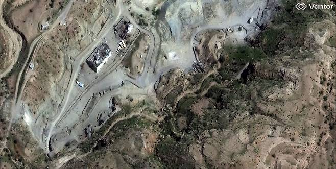 미국 상업 위성업체 밴터가 제공한 위성 사진에 지난 9일(현지 시간) 이란 호르구에 있는 호르구 미사일 기지 시설들이 공습으로 파손돼 있다. 2026.03.11 호르구=AP 뉴시스