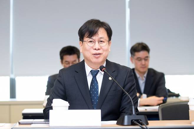 박인규 과학기술정보통신부 과학기술혁신본부장이 12일 오전 서울 종로구 광화문교보빌딩 국가과학기술자문회의 대회의실에서 출입기자들과 간담회를 하고 있다. 과기정통부 제공