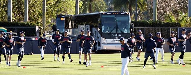 WBC 8강전 경기를 앞둔 한국 야구대표팀 선수들이 11일(현지시간) 미국 플로리다주 마이애미 FIU 베이스볼 스타디움에서 훈련을 하고 있다.연합뉴스