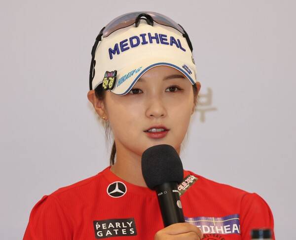한국여자프로골프(KLPGA) 투어 2026시즌 첫 대회인 '신설 대회' 리쥬란 챔피언십에 출전하는 박현경 프로가 사전 공식 기자회견에 참석한 모습이다. 사진제공=KLPGA (사진을 무단으로 사용하지 마십시오.)
